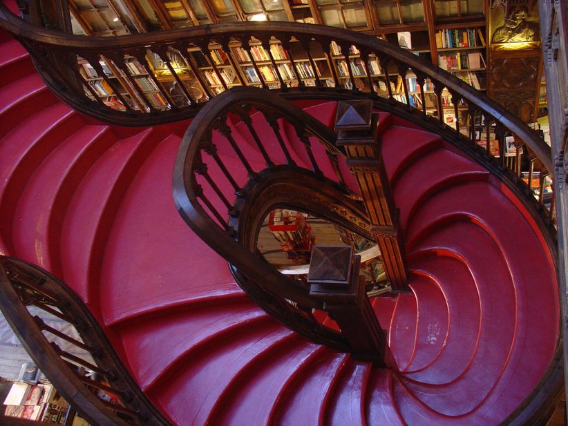 lello-bookstore-stairs